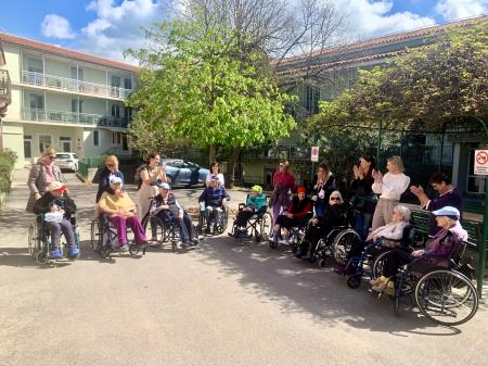 Na sprehodu z varovanci Doma upokojencev Izola